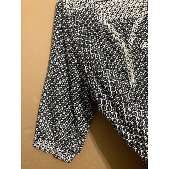 AVENUE Black & White 3/4 Sleeve Collarless Rayon Tunic Top Shirt NWOT Sz 30/32 - Picture 5 of 14